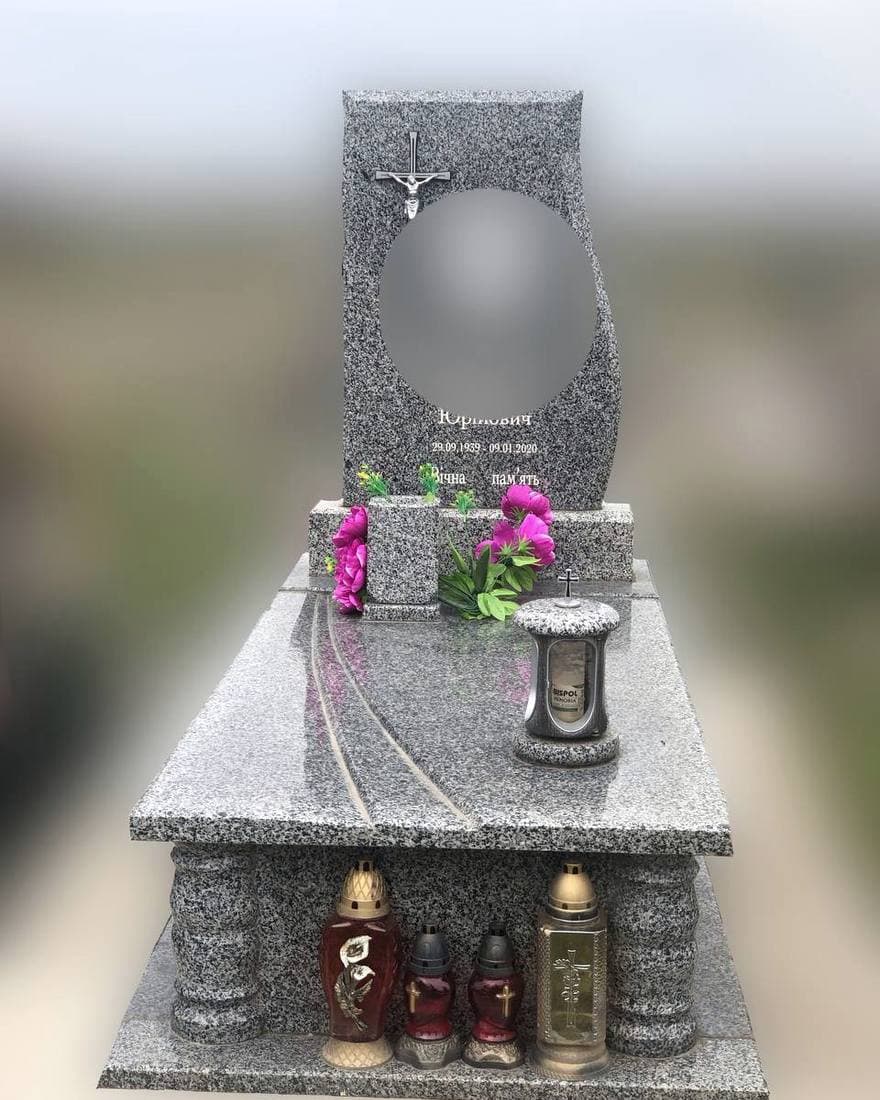 Одинарний памʼятник О-07 — граніт