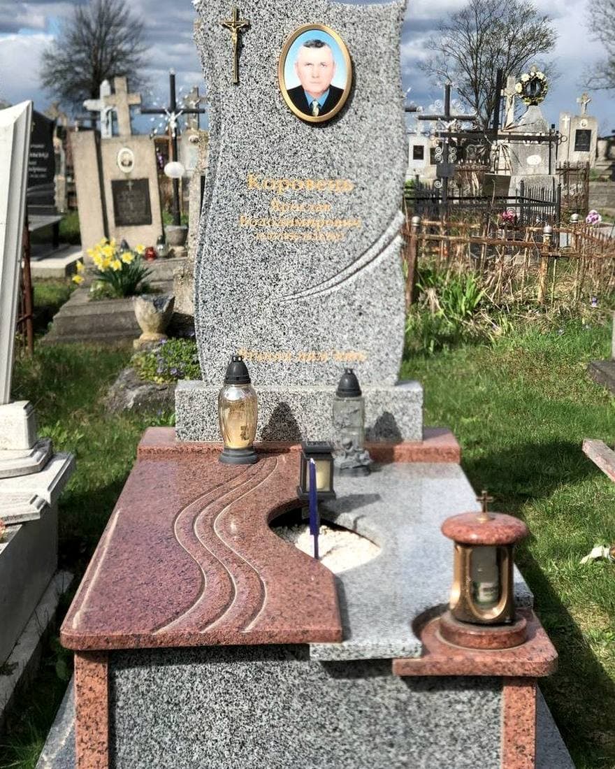 Одинарний памʼятник О-08 — граніт